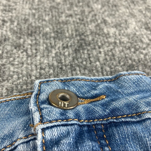 !it Jean skirt size 4 light wash distressed - Picture 4 of 9